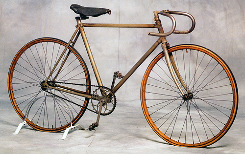 A racing bicycle from the turn of the century differs little in principle from modern racing bicycles used today.