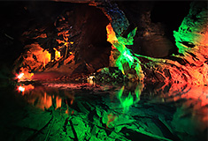 Llechwedd Caverns, illuminated (photo https://www.flickr.com/photos/mjtmail/2939321255/ by mjtmail, https://www.flickr.com/photos/mjtmail/ used under CC BY 2.0 https://creativecommons.org/licenses/by/2.0/