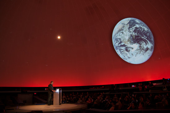 Daniel Loxton delivering keynote speech at LogiCON 2011 (photo by Mark Iocchelli)