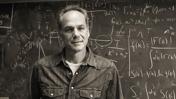 Dr. Marcelo Gleiser (photo b Gil Inoue)