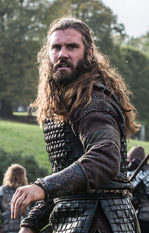 Rollo, played by Clive Standen, mid battle. 