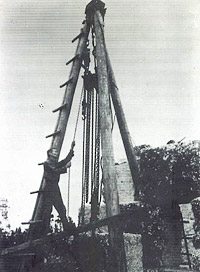 A picture of Ed Leedskalnin in the process of moving one of the blocks that compose the present day Coral Castle. The only forces evidently at work here are the known principles of engineering. That one man could achieve so much using these principles is wonder enough. Invocations of mysterious, esoteric earth energies are unnecessary.