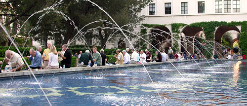 photo of attendees eating lunch